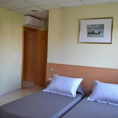 Hostal Bartis Figueres  Zimmer foto