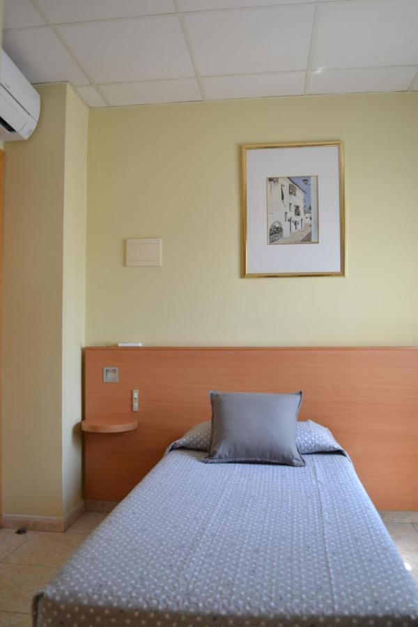 Hostal Bartis Figueres  Zimmer foto