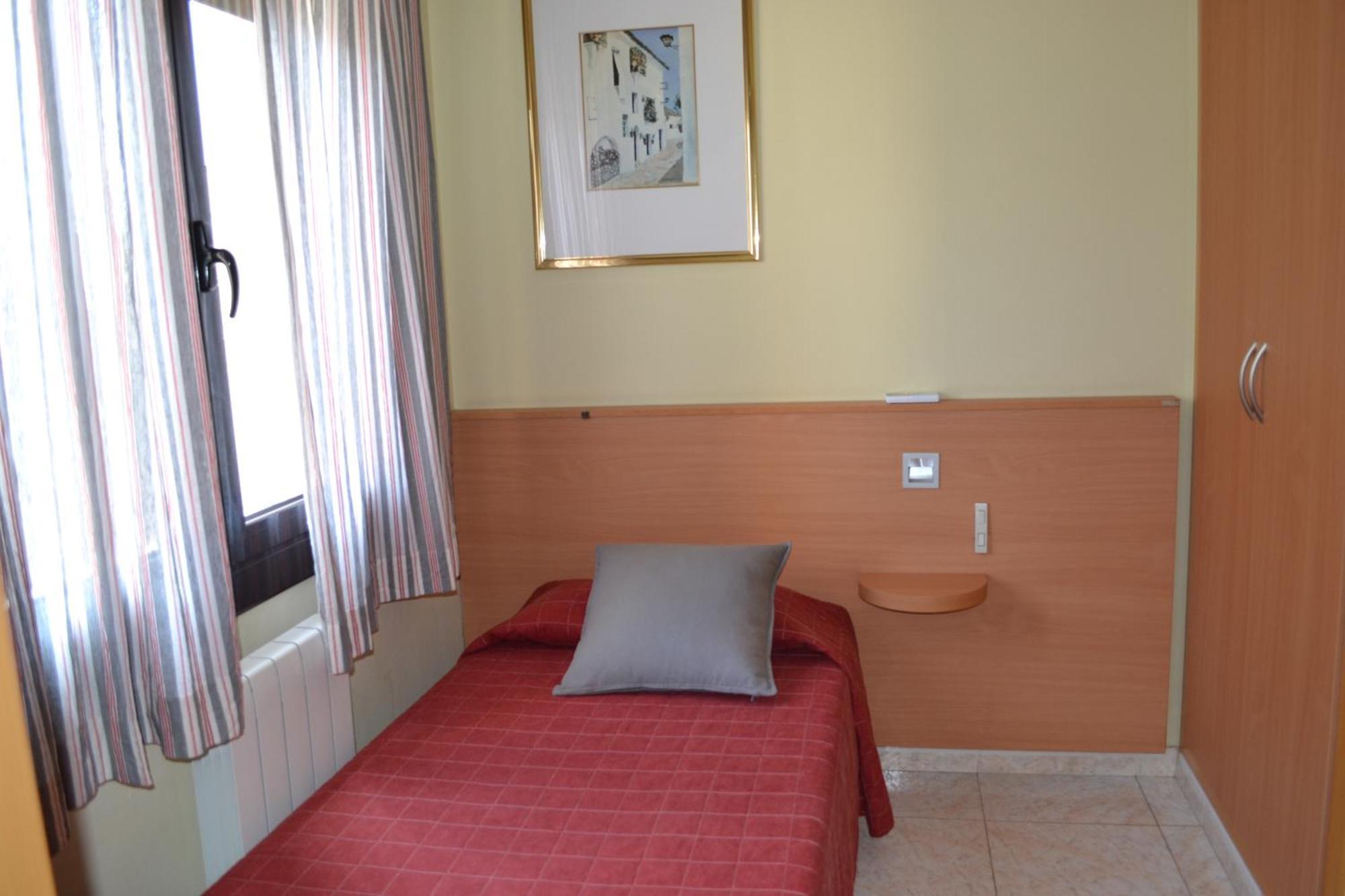 Hostal Bartis Figueres  Zimmer foto
